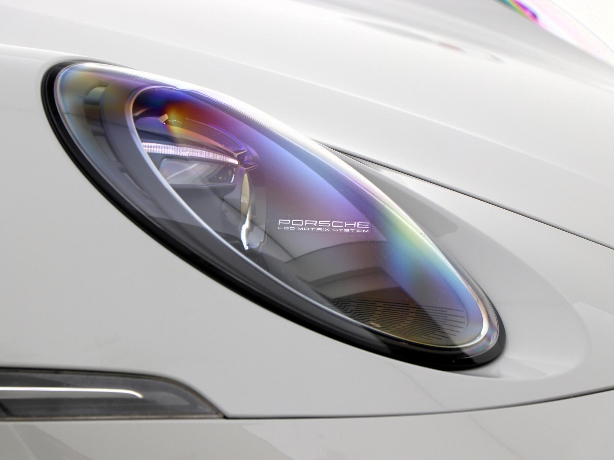Porsche 911 view 12
