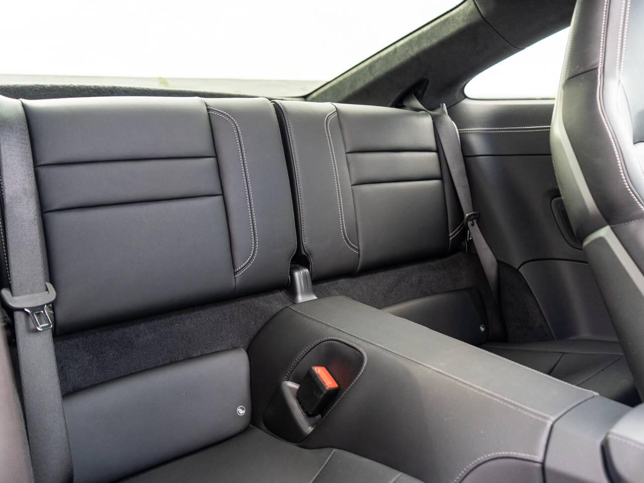 Porsche 911 view 39