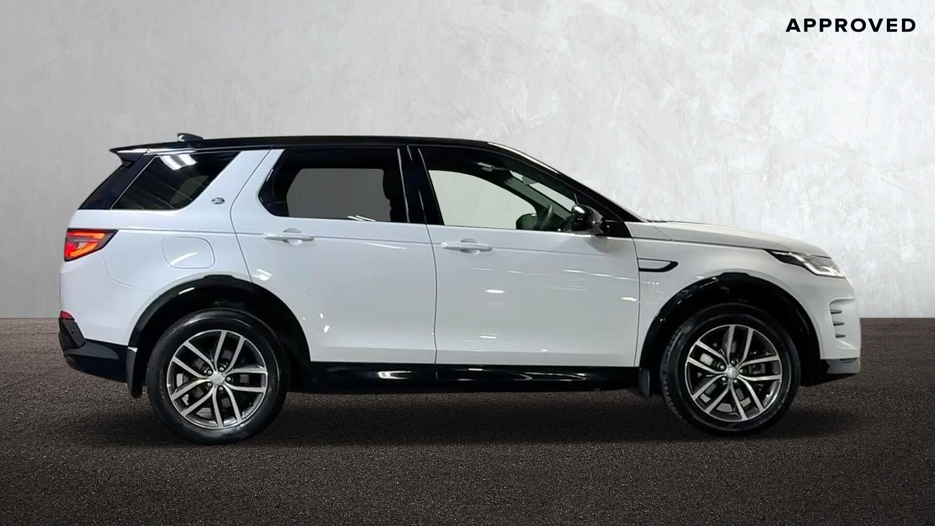 Land Rover Discovery Sport view 5