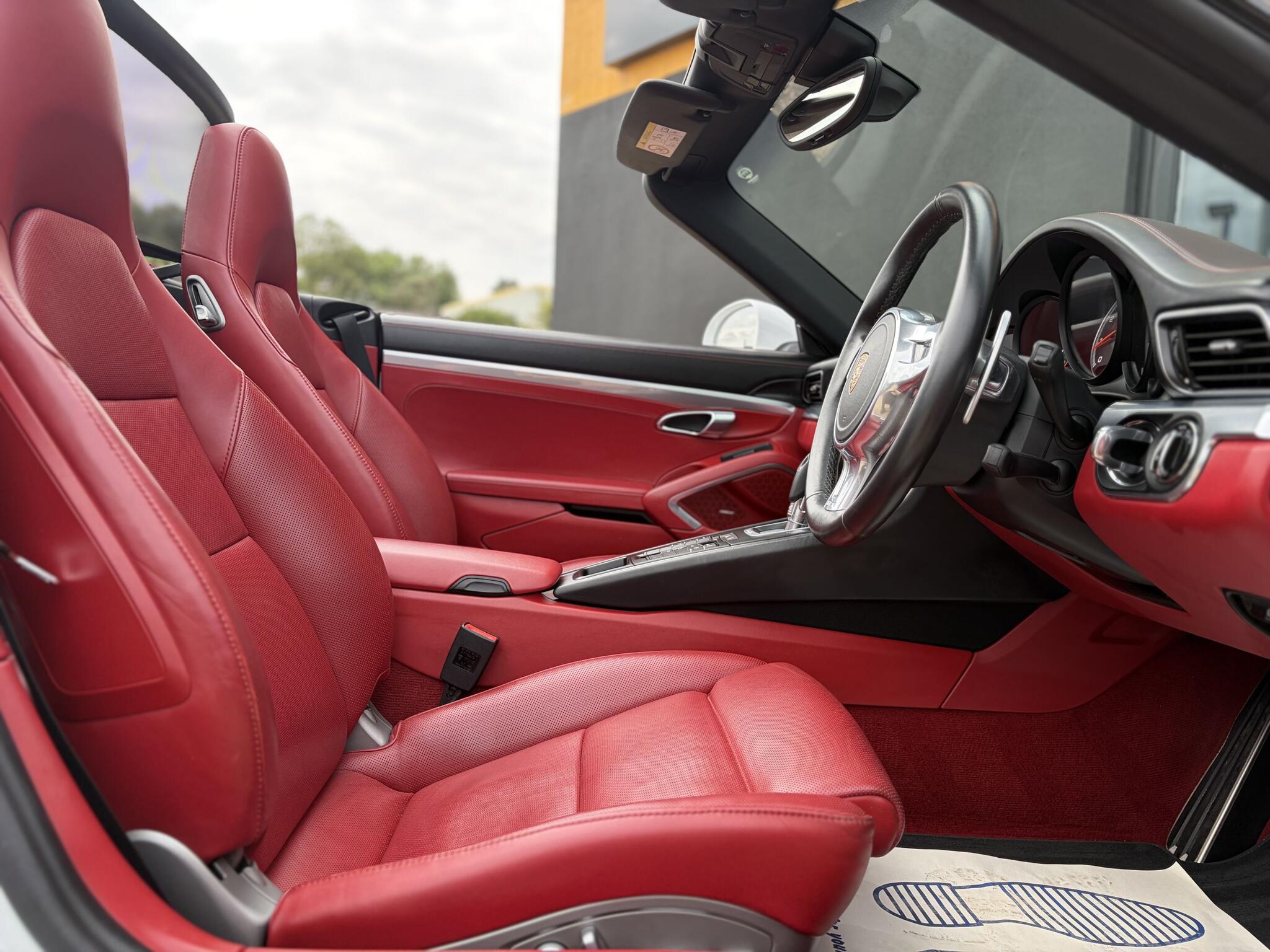 Porsche 911 view 21