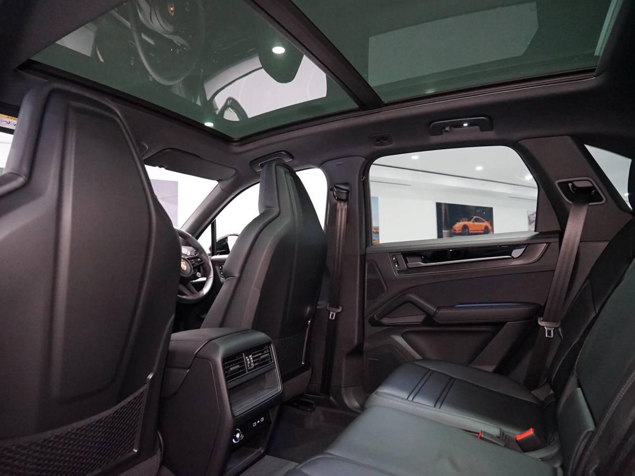 Porsche Cayenne view 21