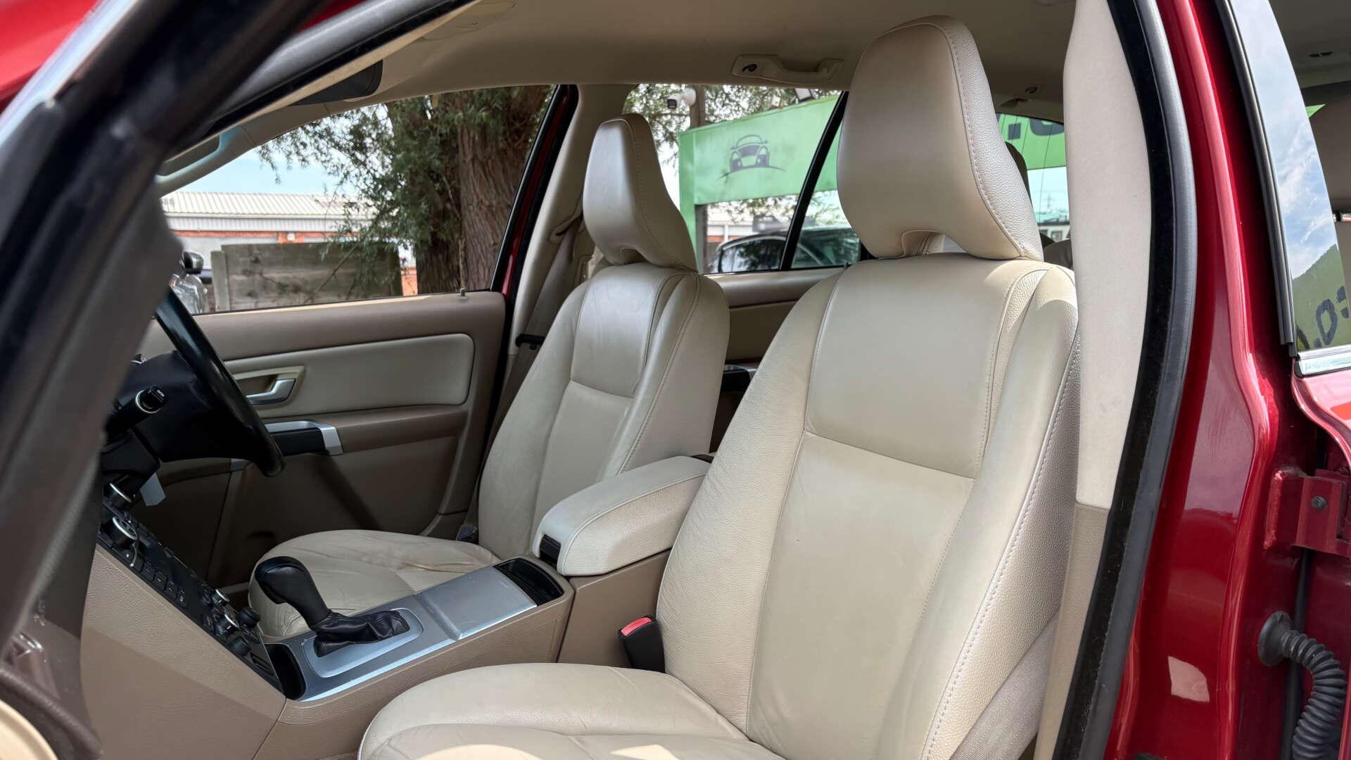 Volvo XC90 view 14