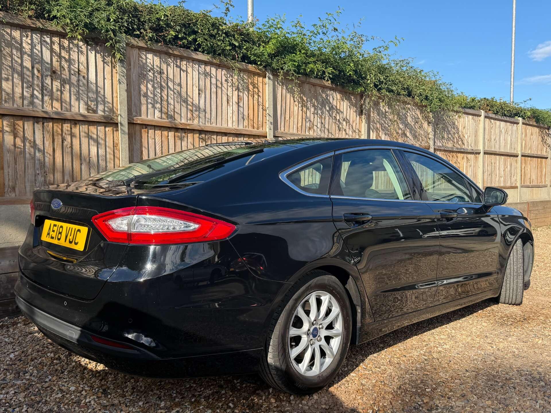 Ford Mondeo view 14
