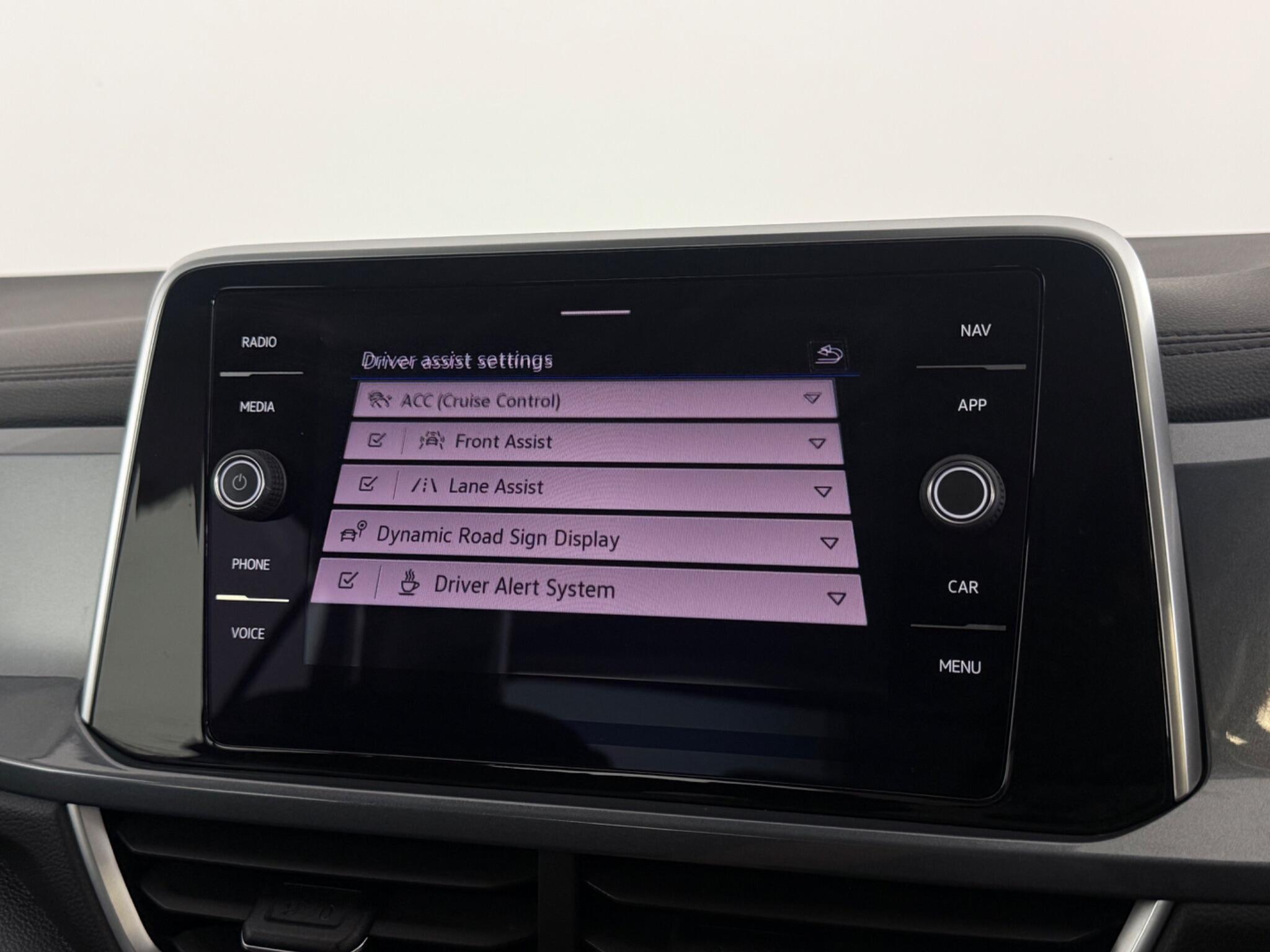 Volkswagen T-Roc view 27
