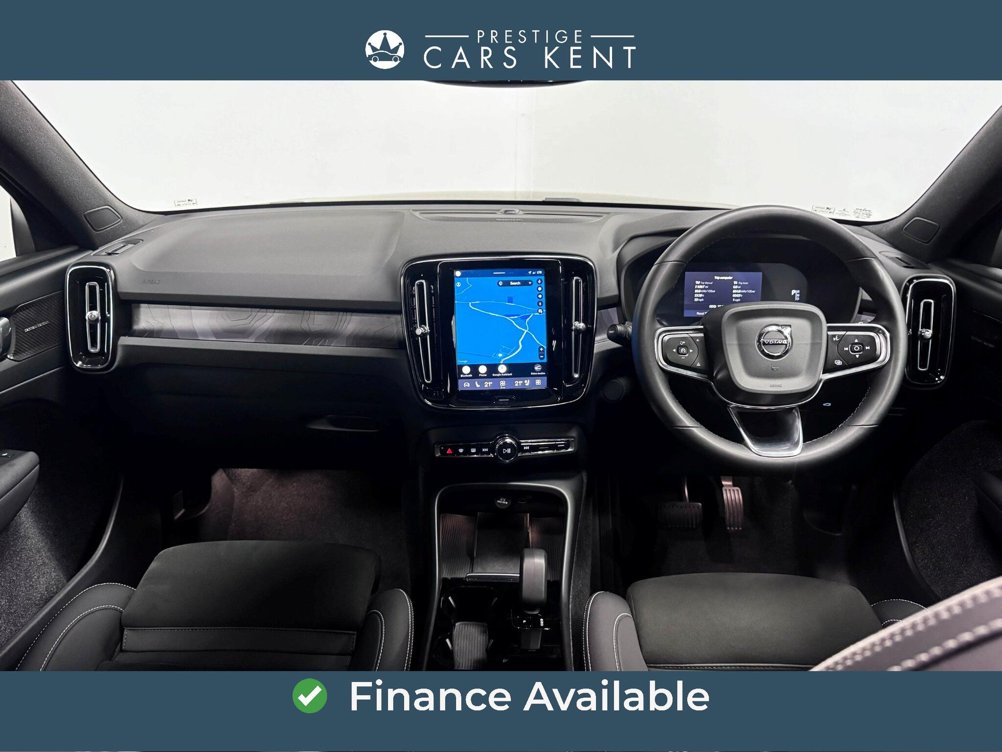 Volvo XC40 view 2