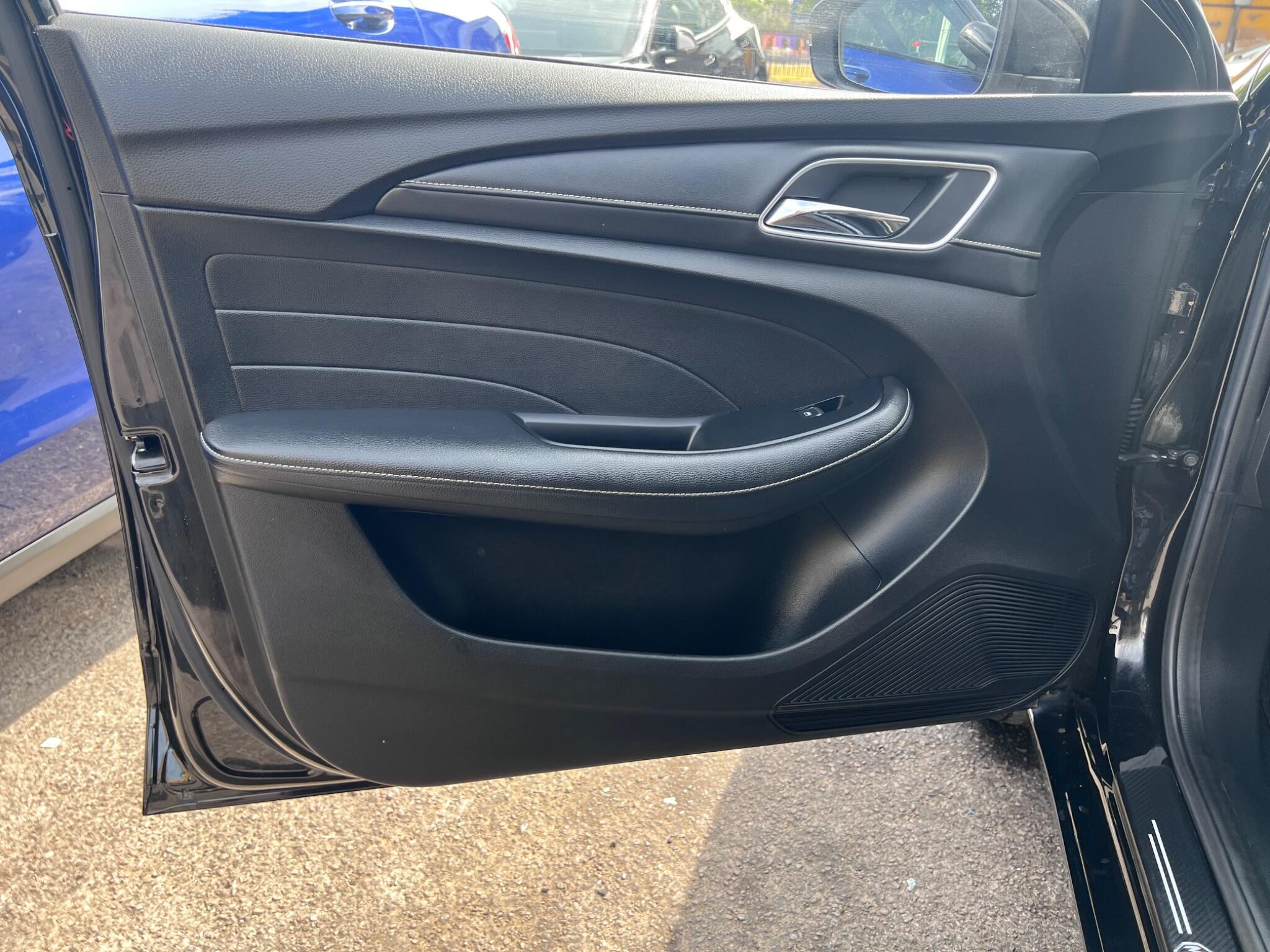MG MG5 view 37