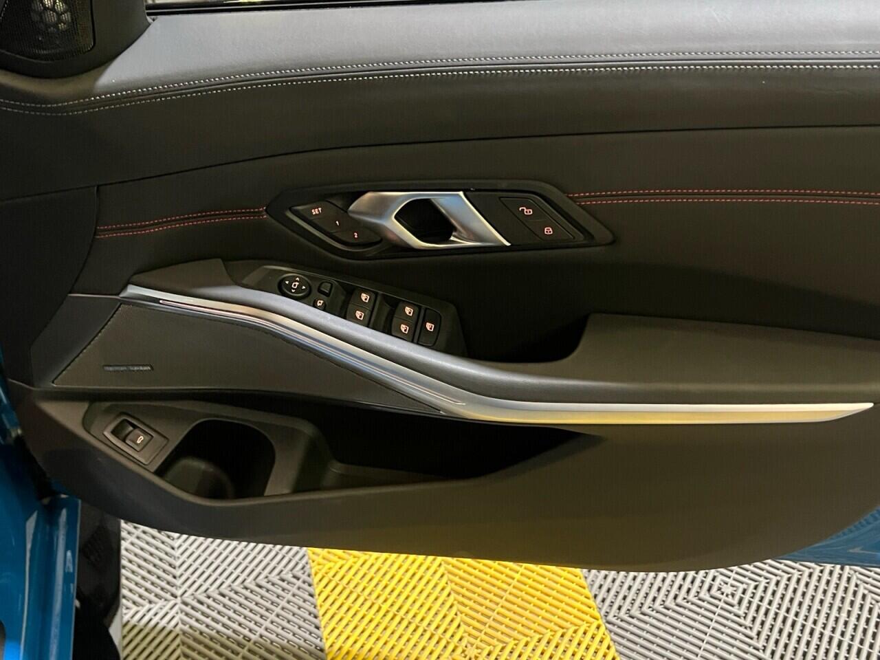 BMW M3 view 11