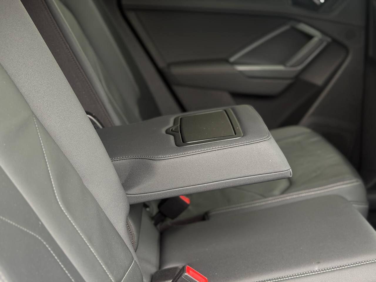 Audi Q3 view 21