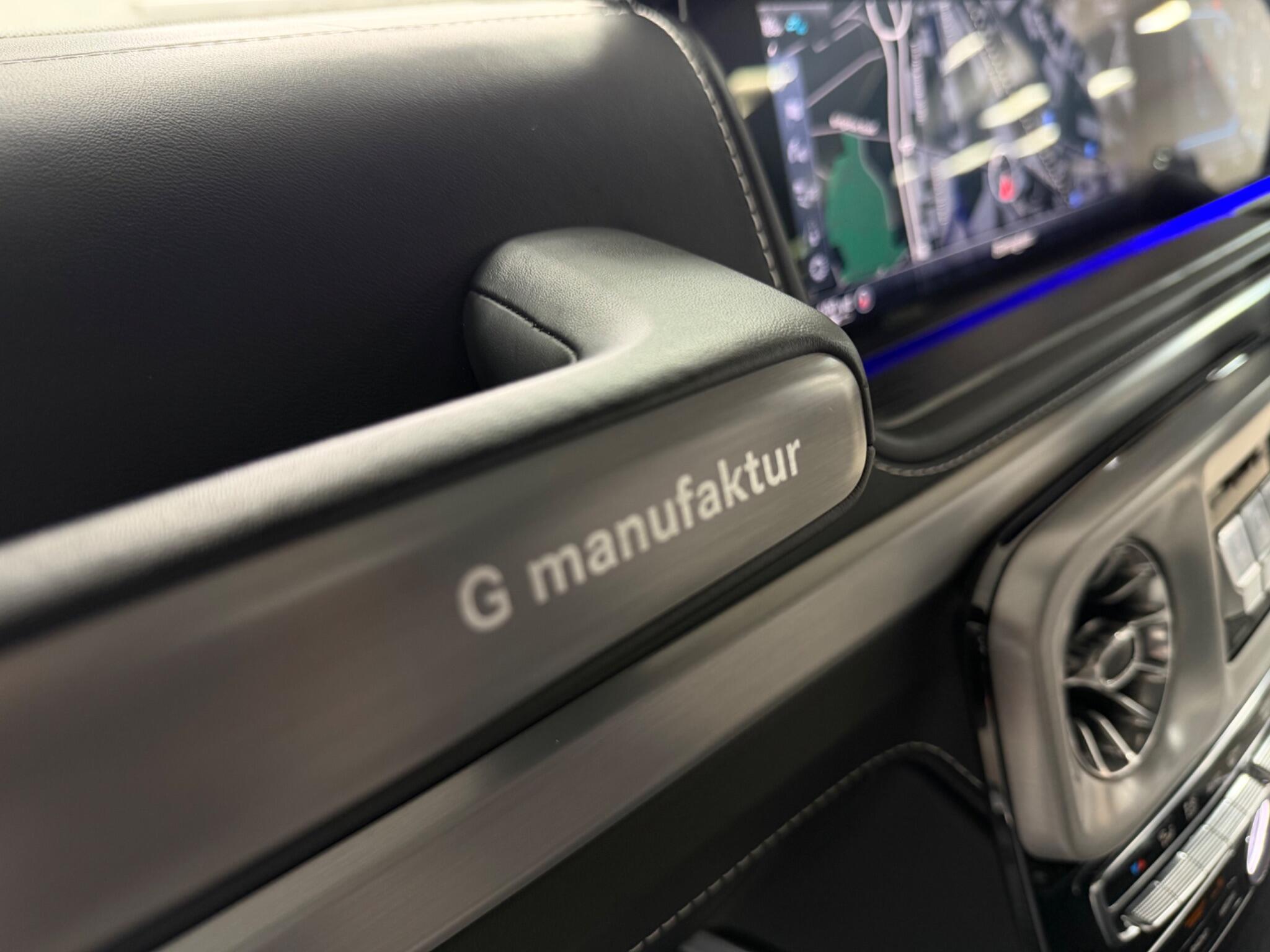 Mercedes-Benz G-Class view 32