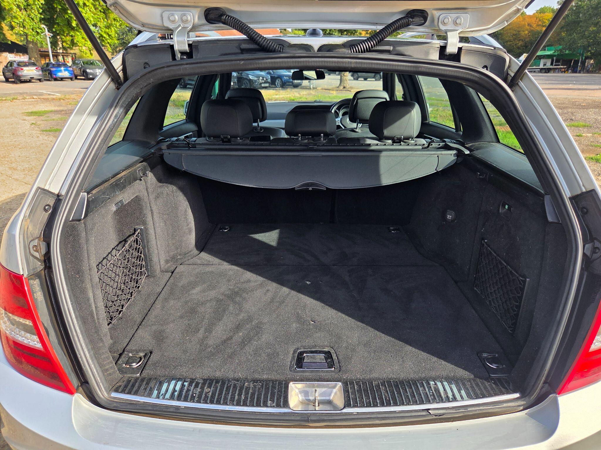 Mercedes-Benz C-Class view 18