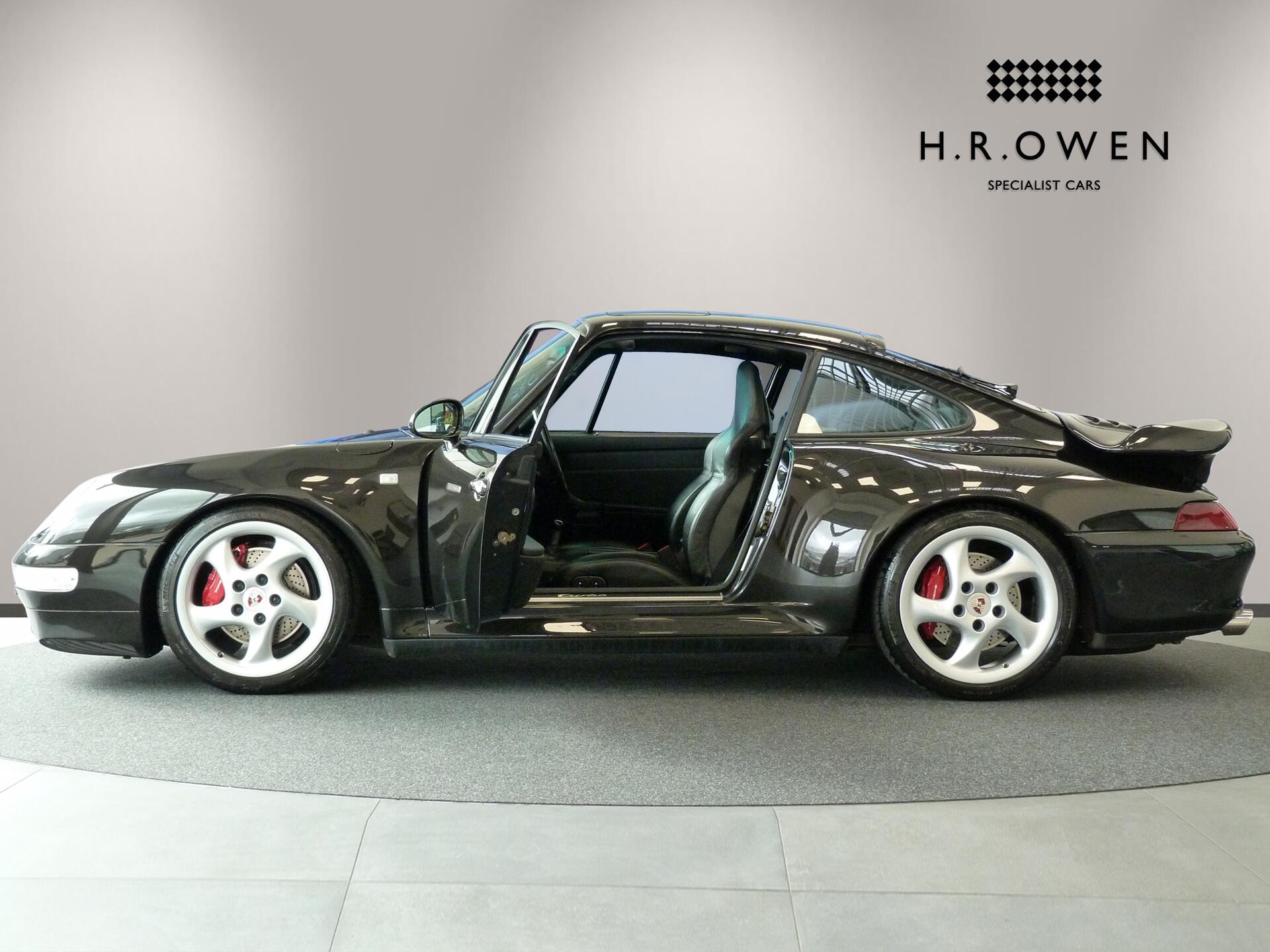 Porsche 911 view 7