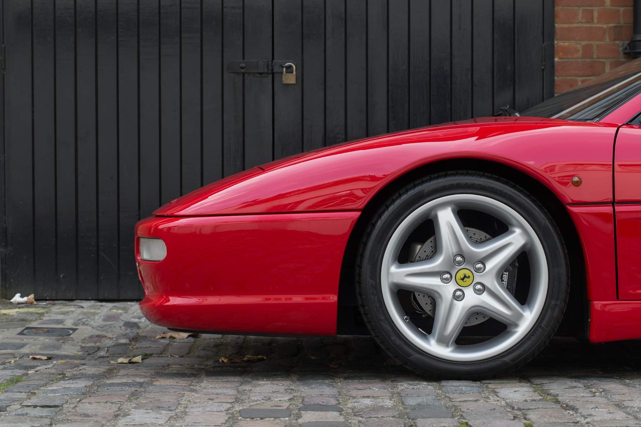 Ferrari F355 view 9