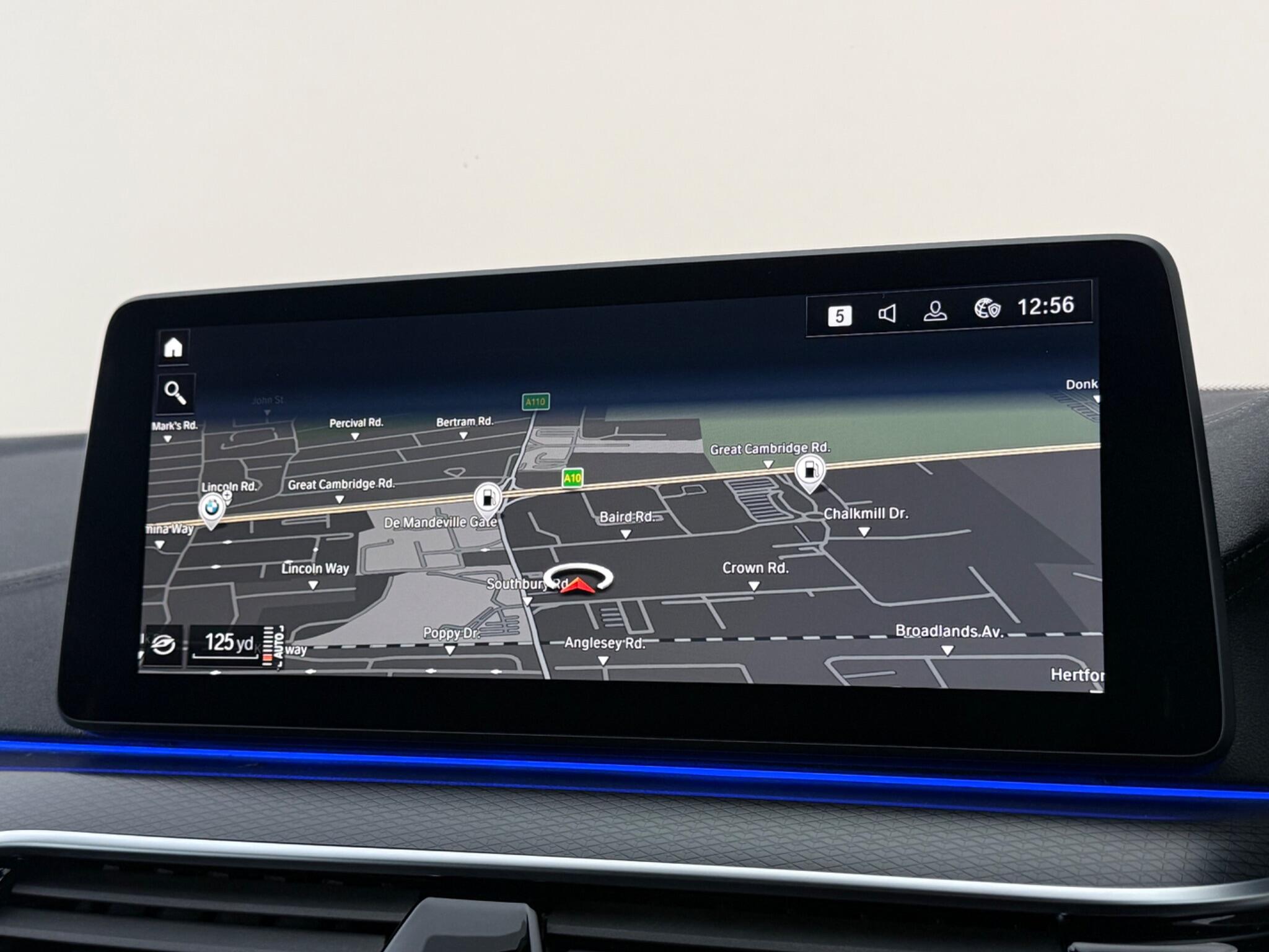 BMW 5 Series view 23