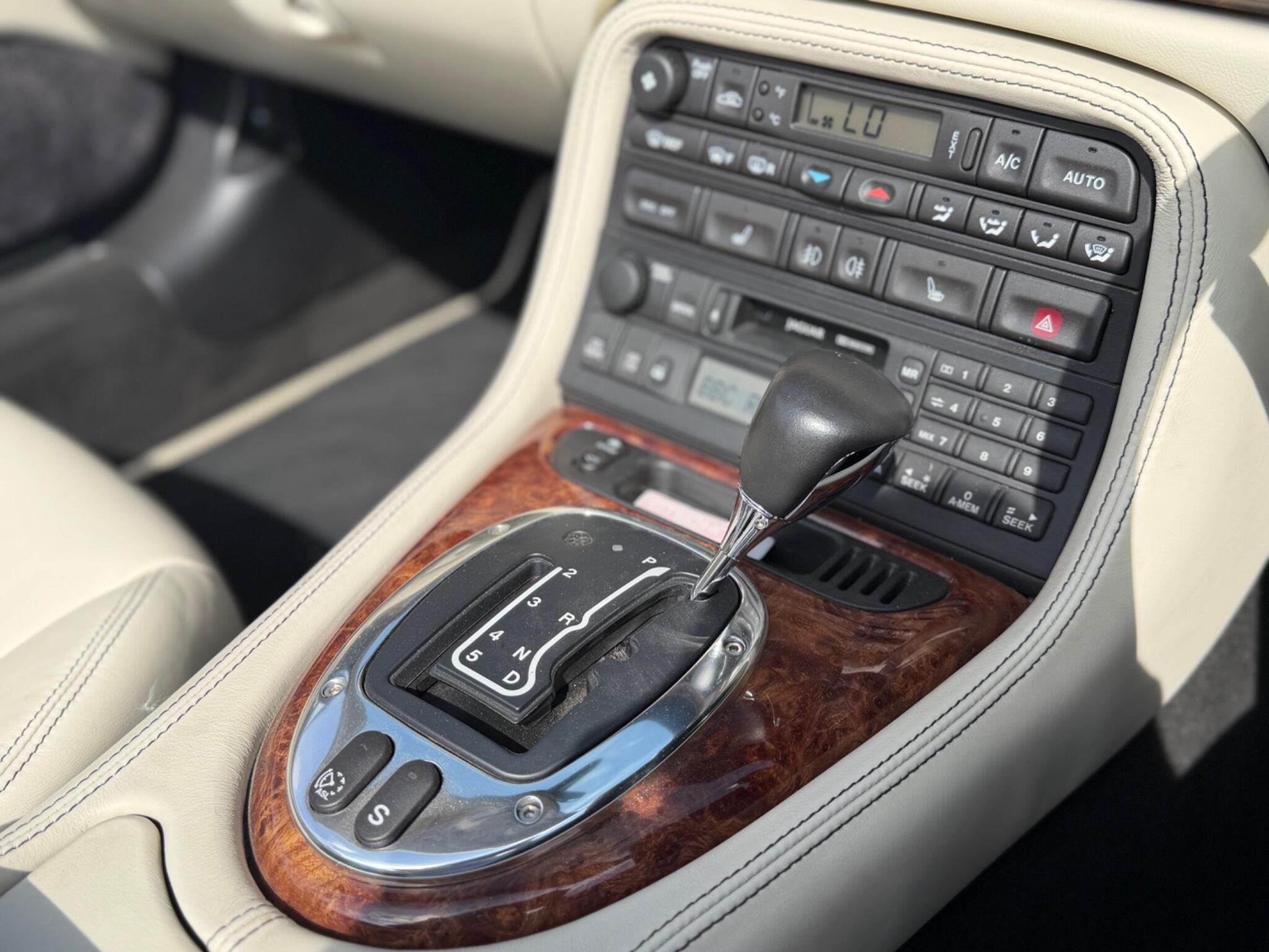 Jaguar XK8 view 61