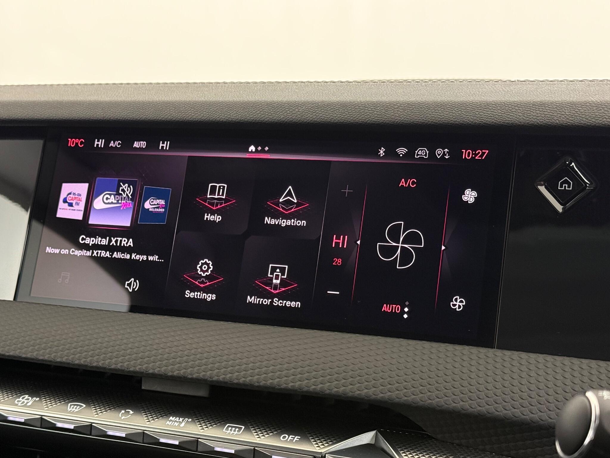 DS Automobiles DS 4 view 24