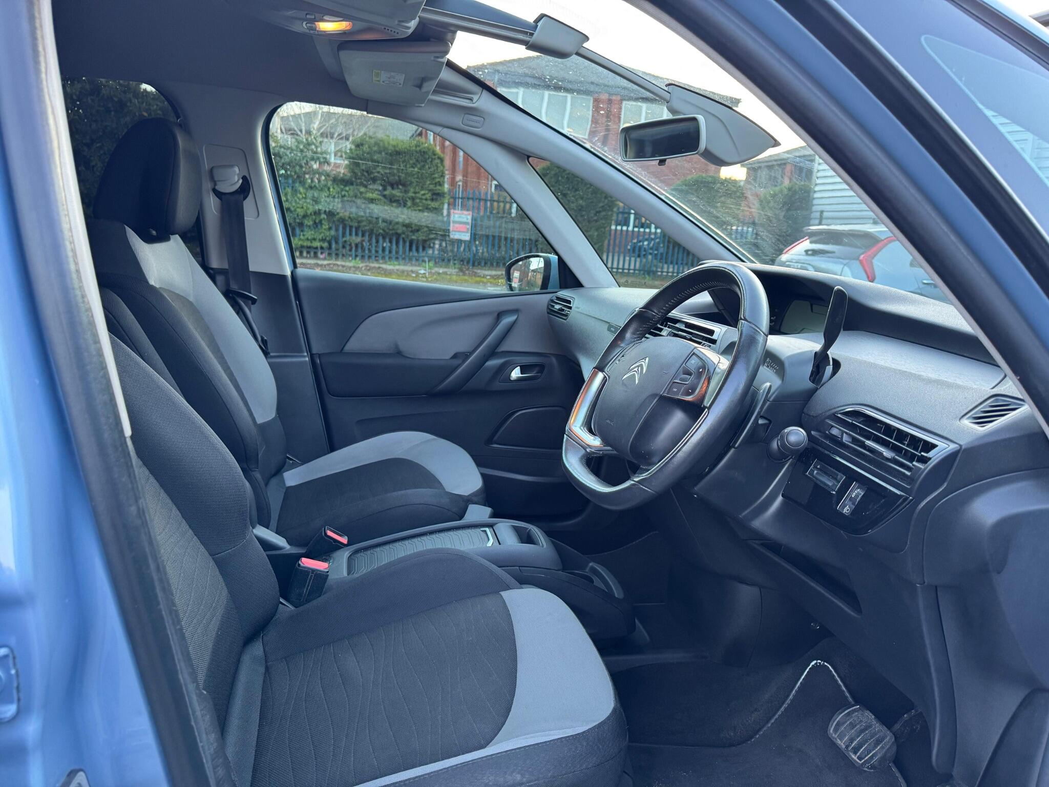 Citroen Grand C4 Picasso view 35