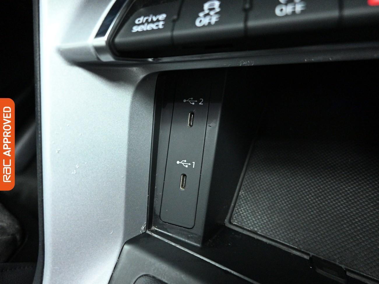 Audi Q3 view 18