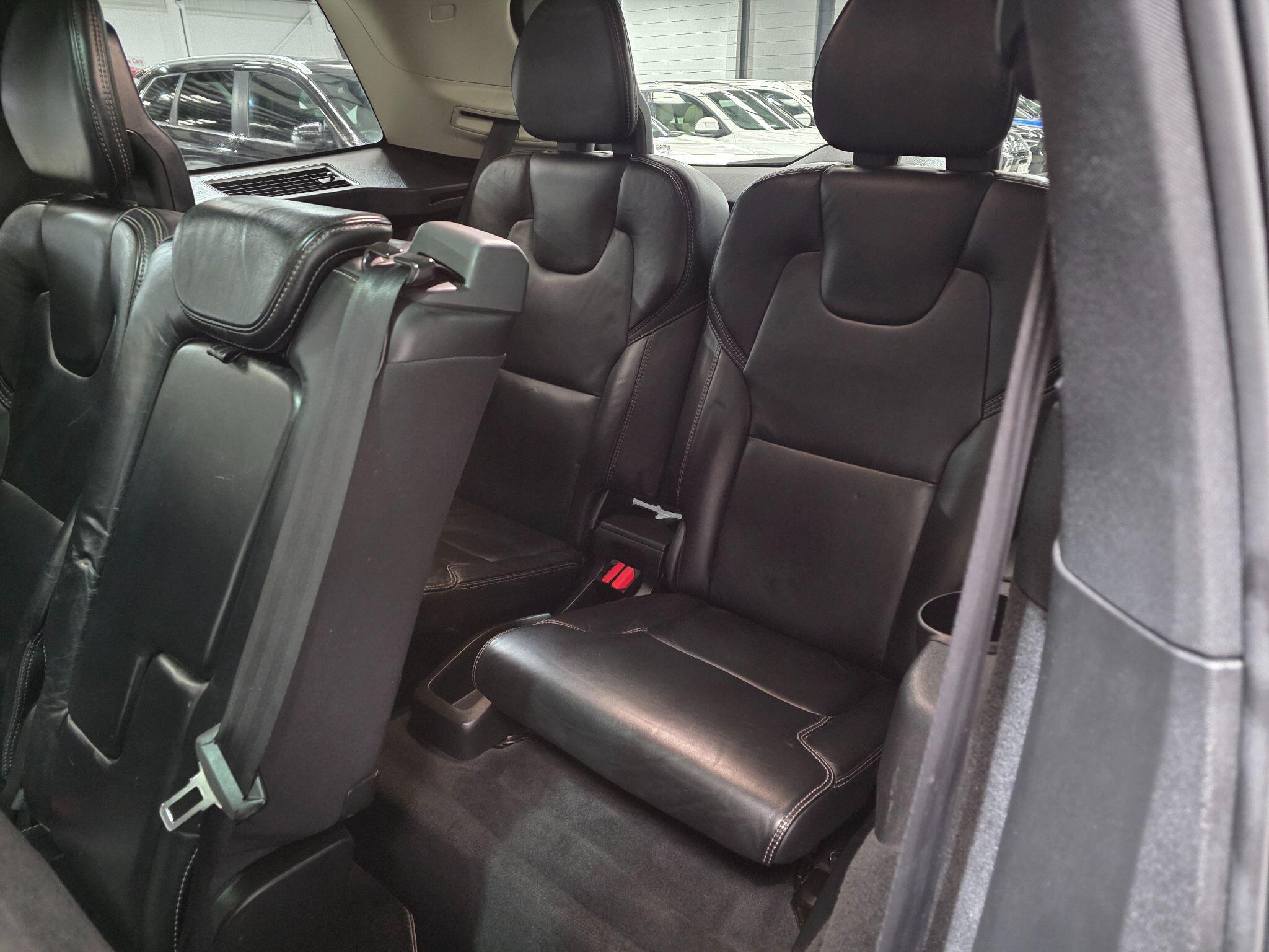 Volvo XC90 view 29