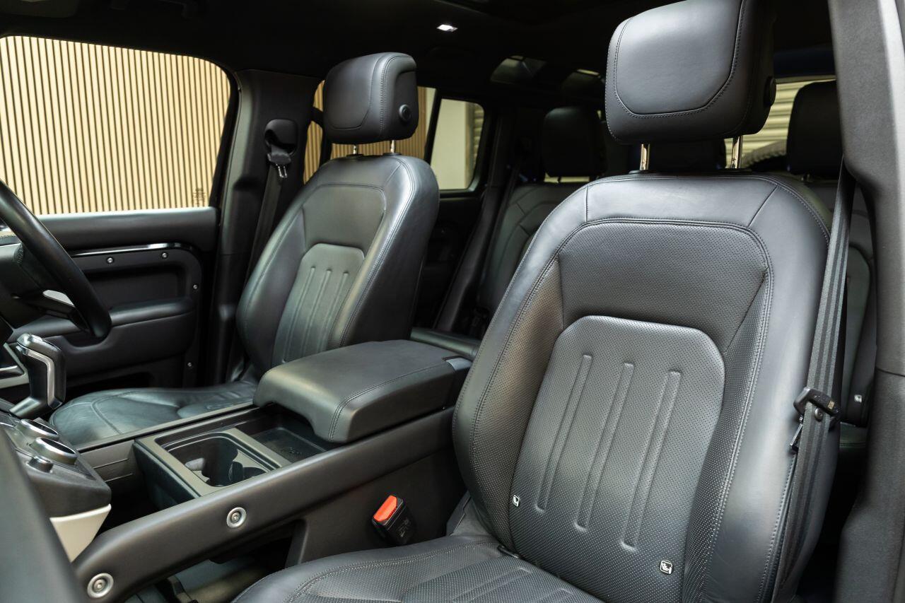 Land Rover Defender 110 view 18