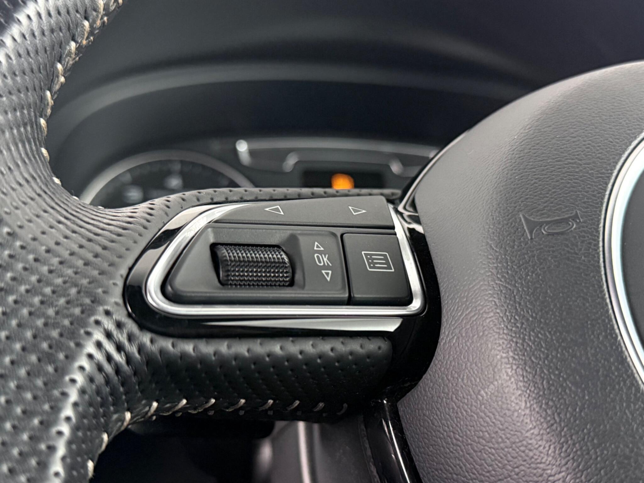 Audi Q3 view 13