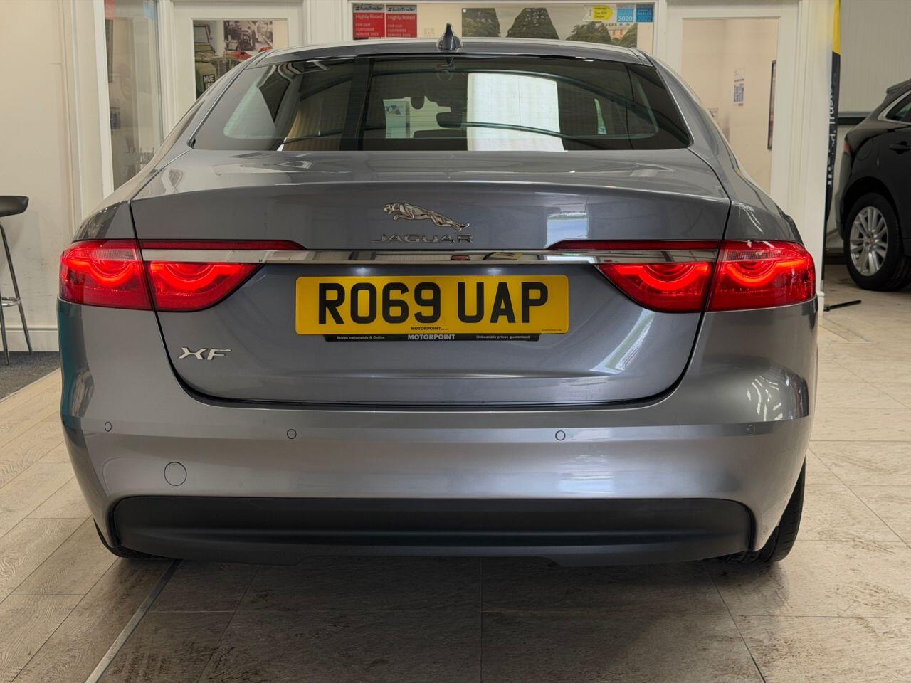 Jaguar XF view 20