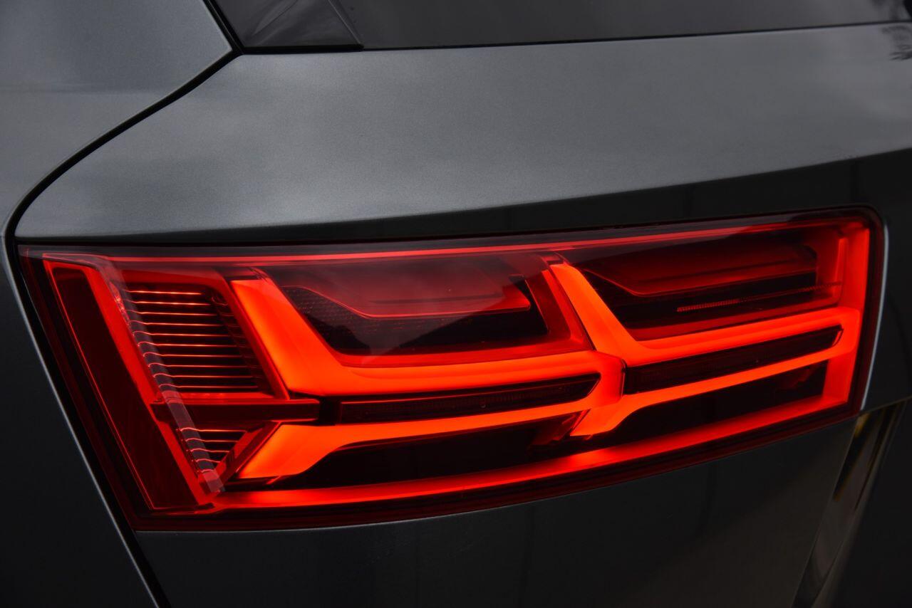 Audi Q7 view 16