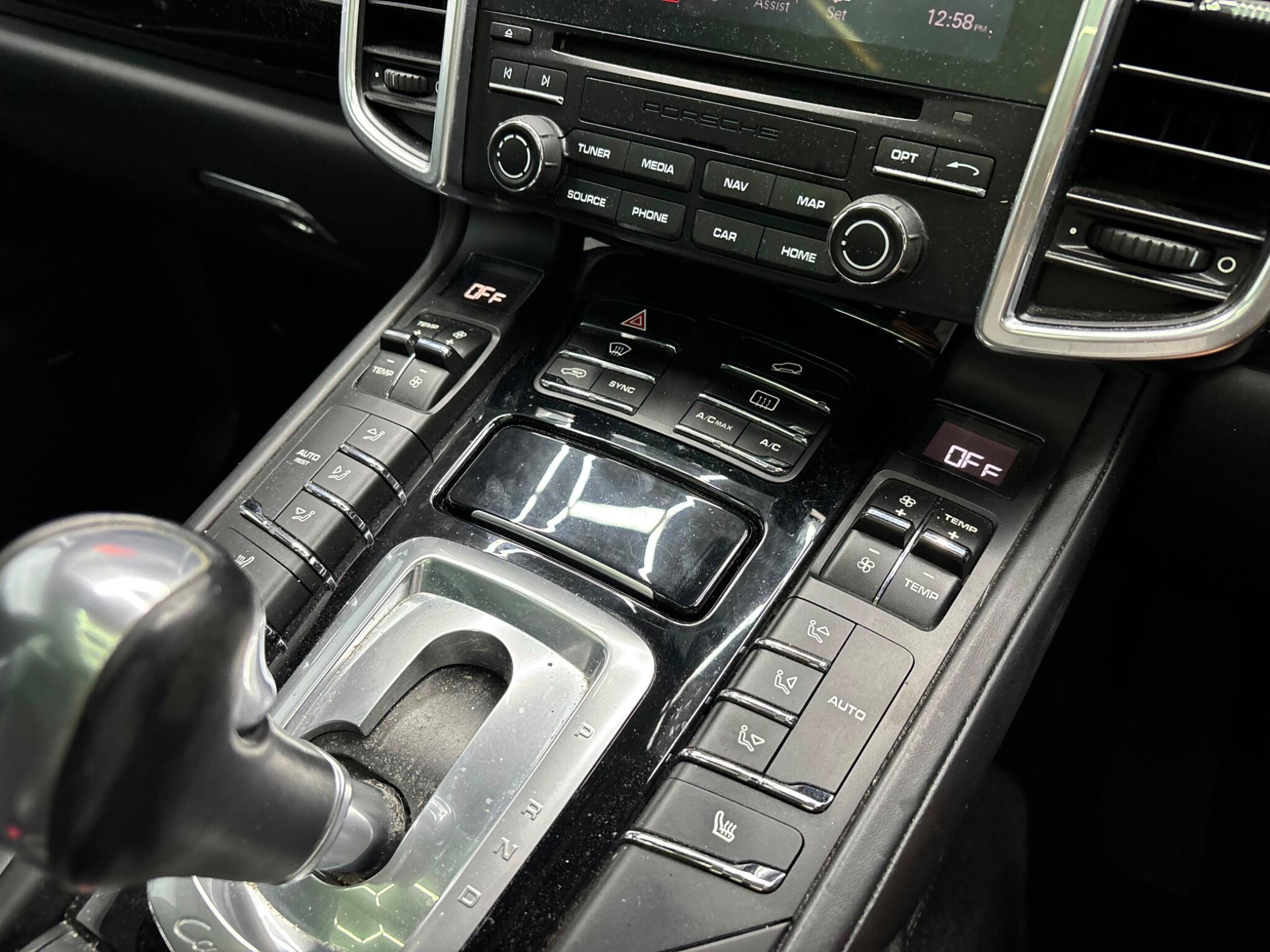 Porsche Cayenne view 31