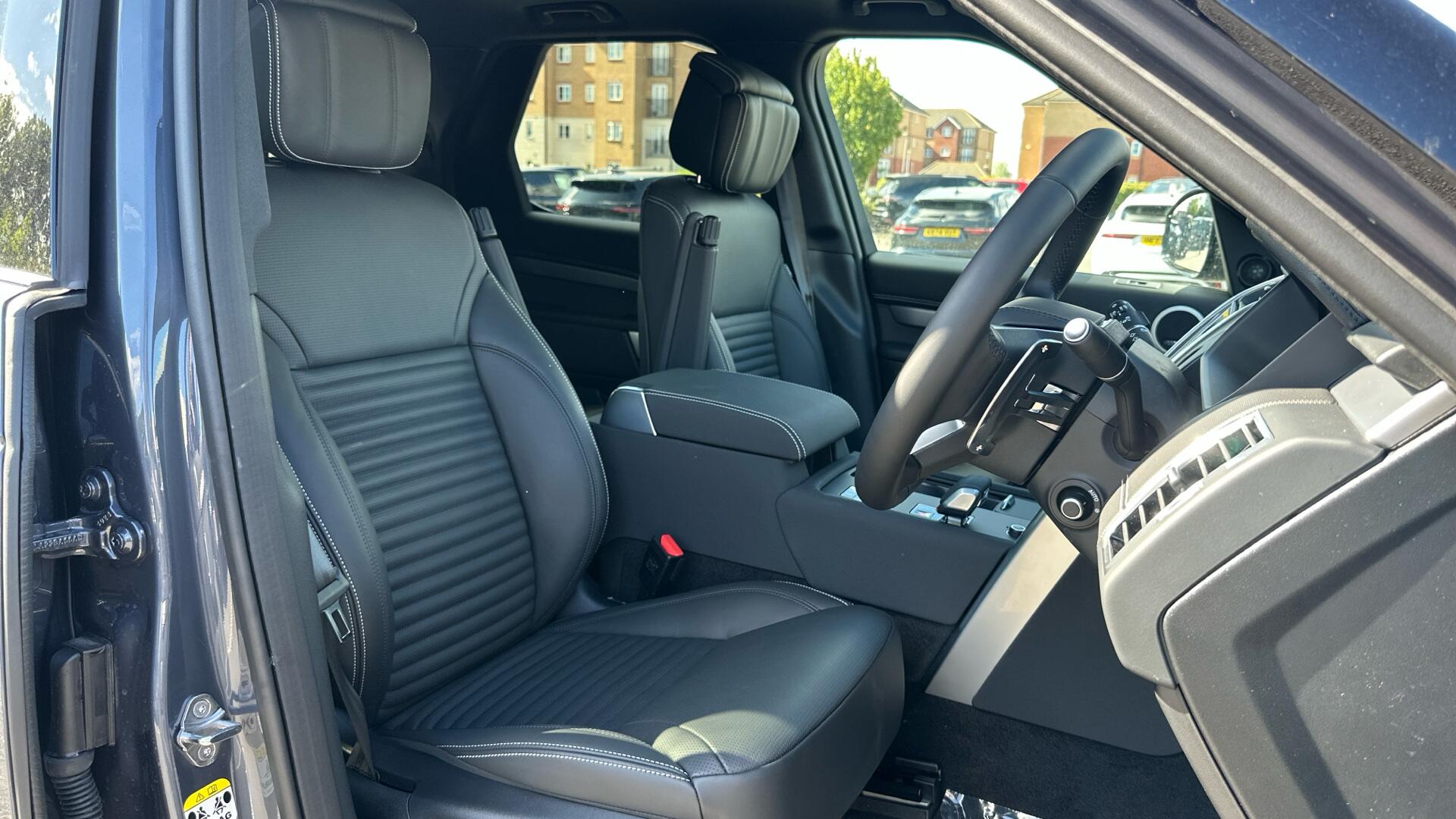 Land Rover Discovery view 38