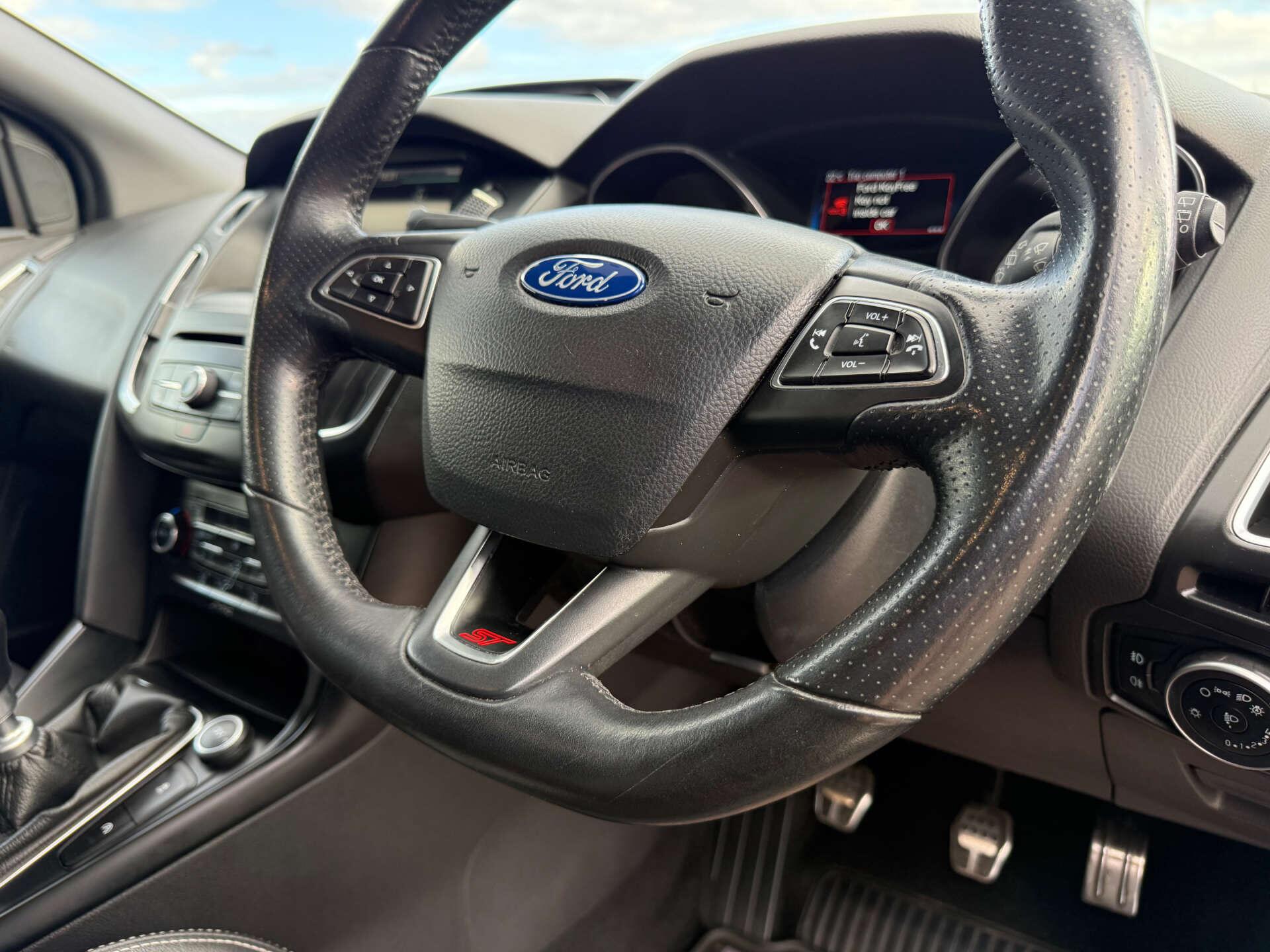 Ford Focus view 33