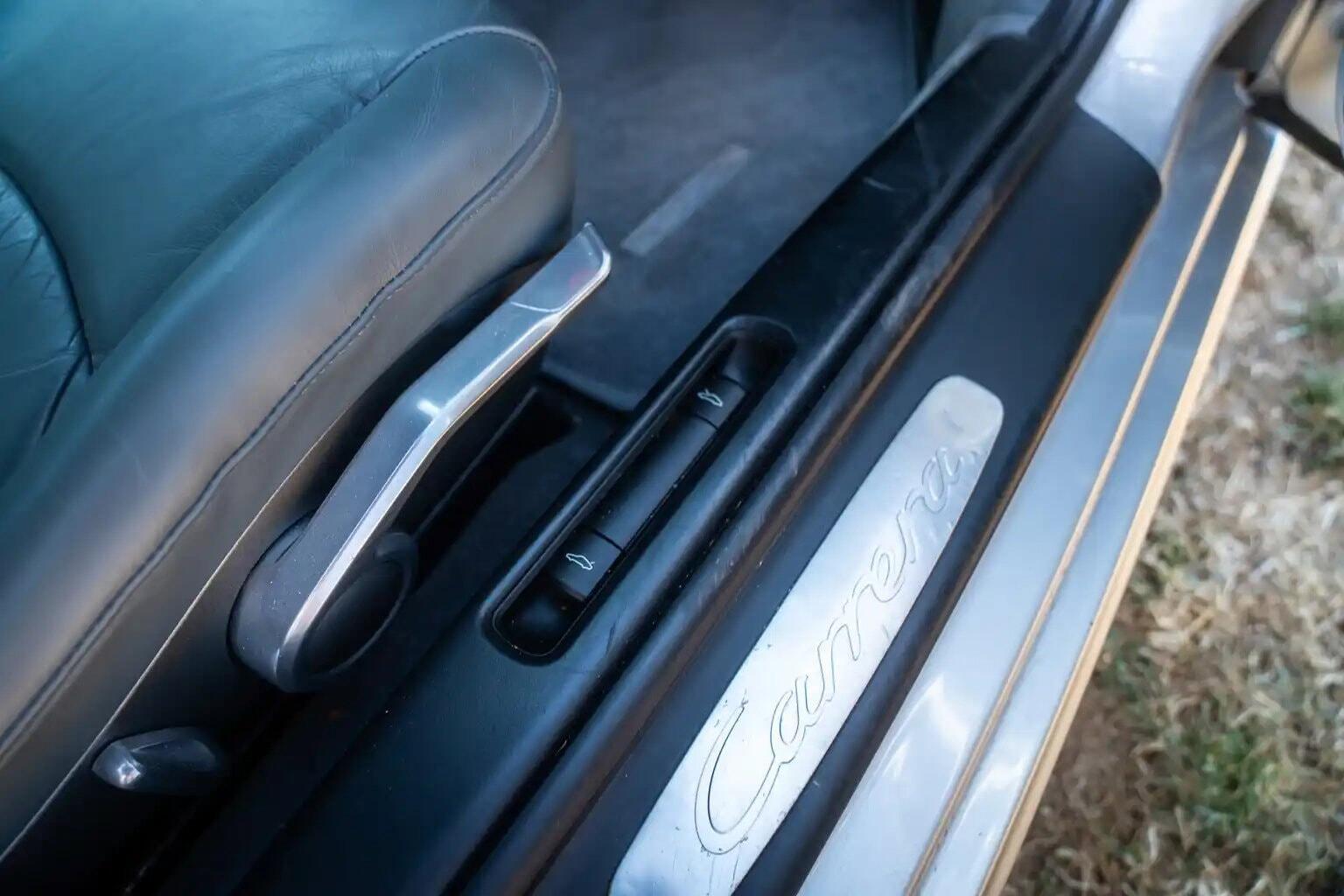 Porsche 911 view 18