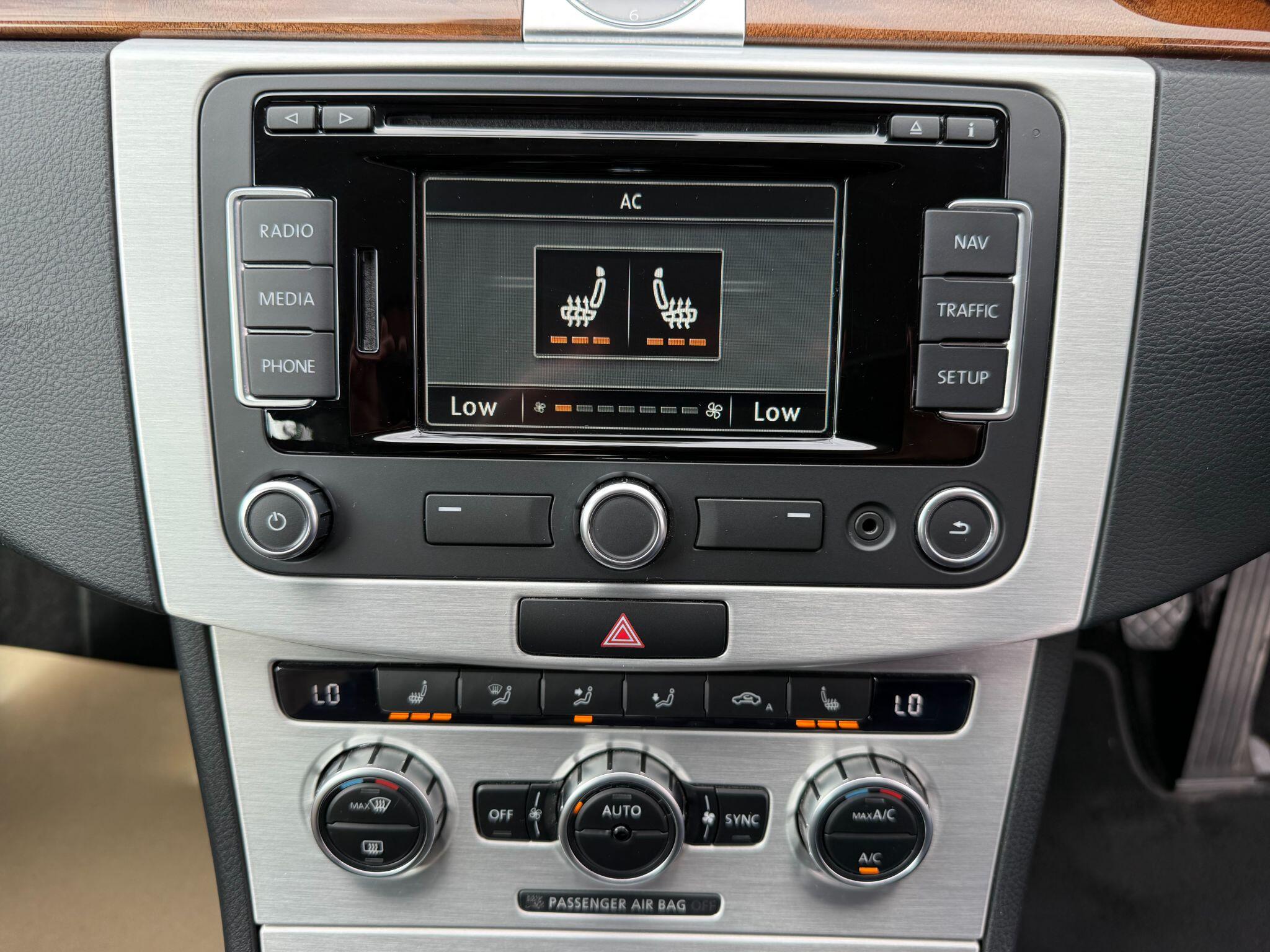Volkswagen Passat view 26
