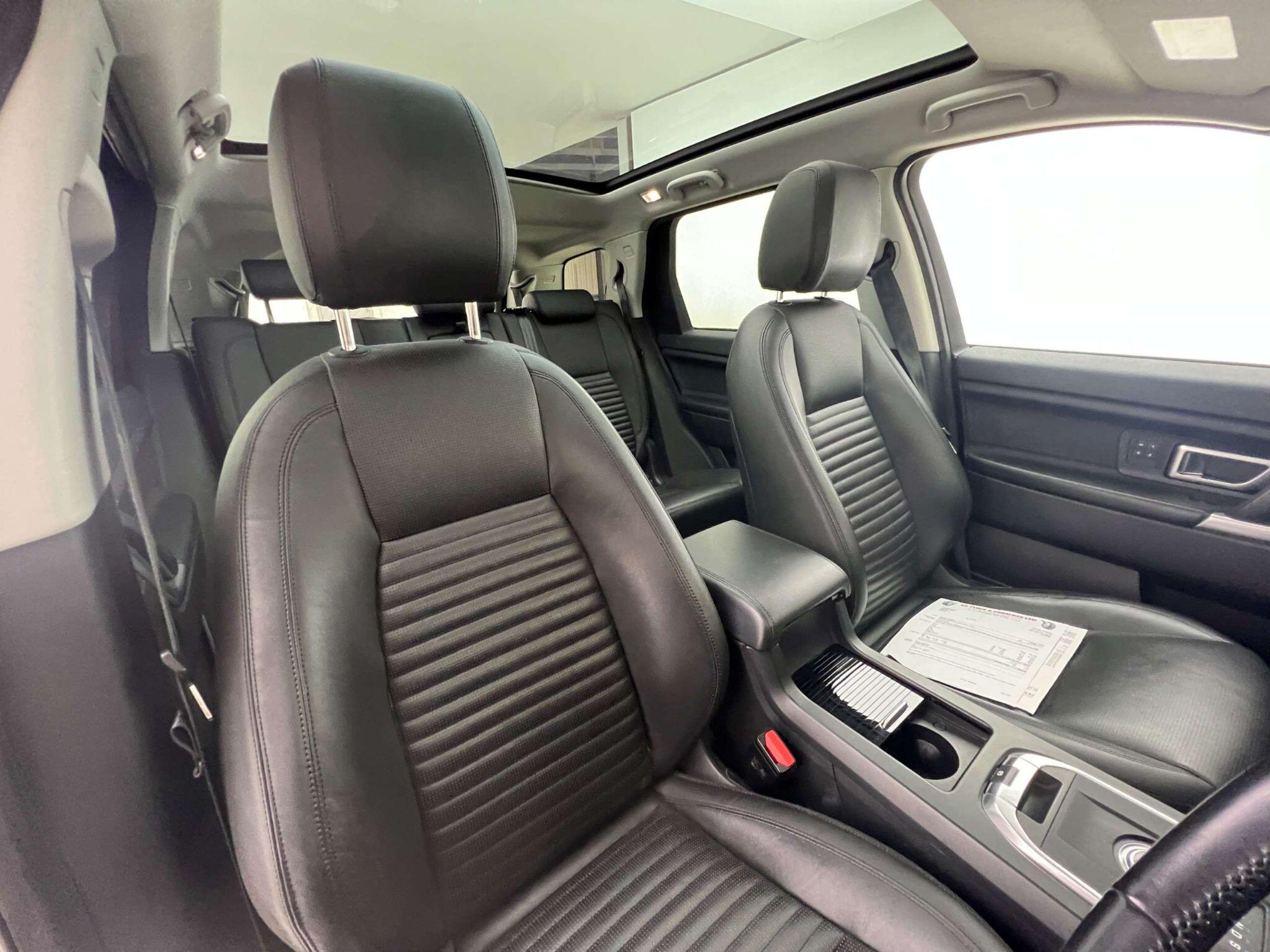 Land Rover Discovery Sport view 11