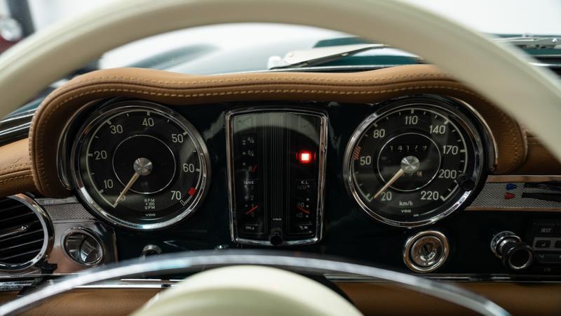 Mercedes-Benz SL view 24