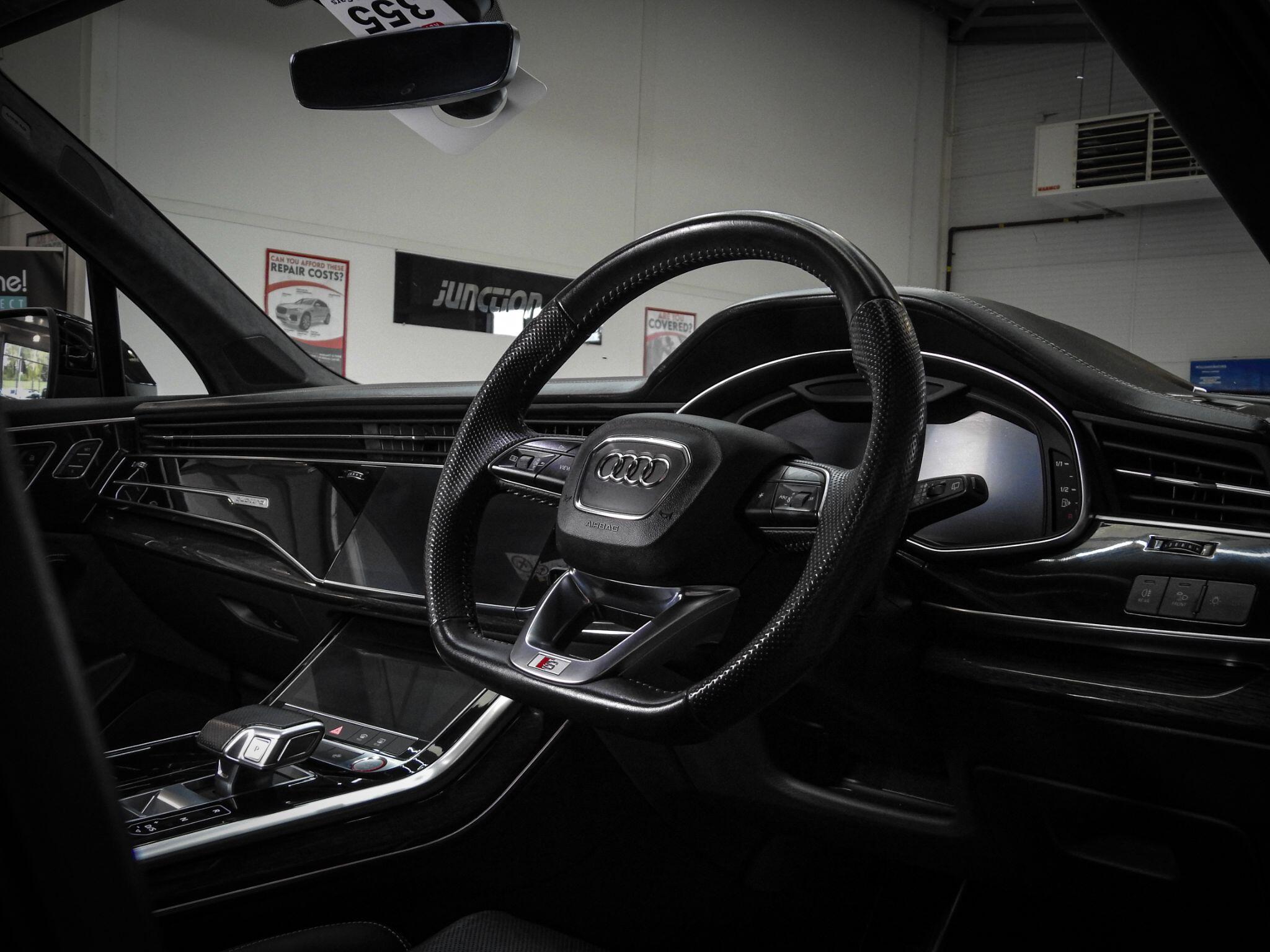 Audi SQ7 view 23