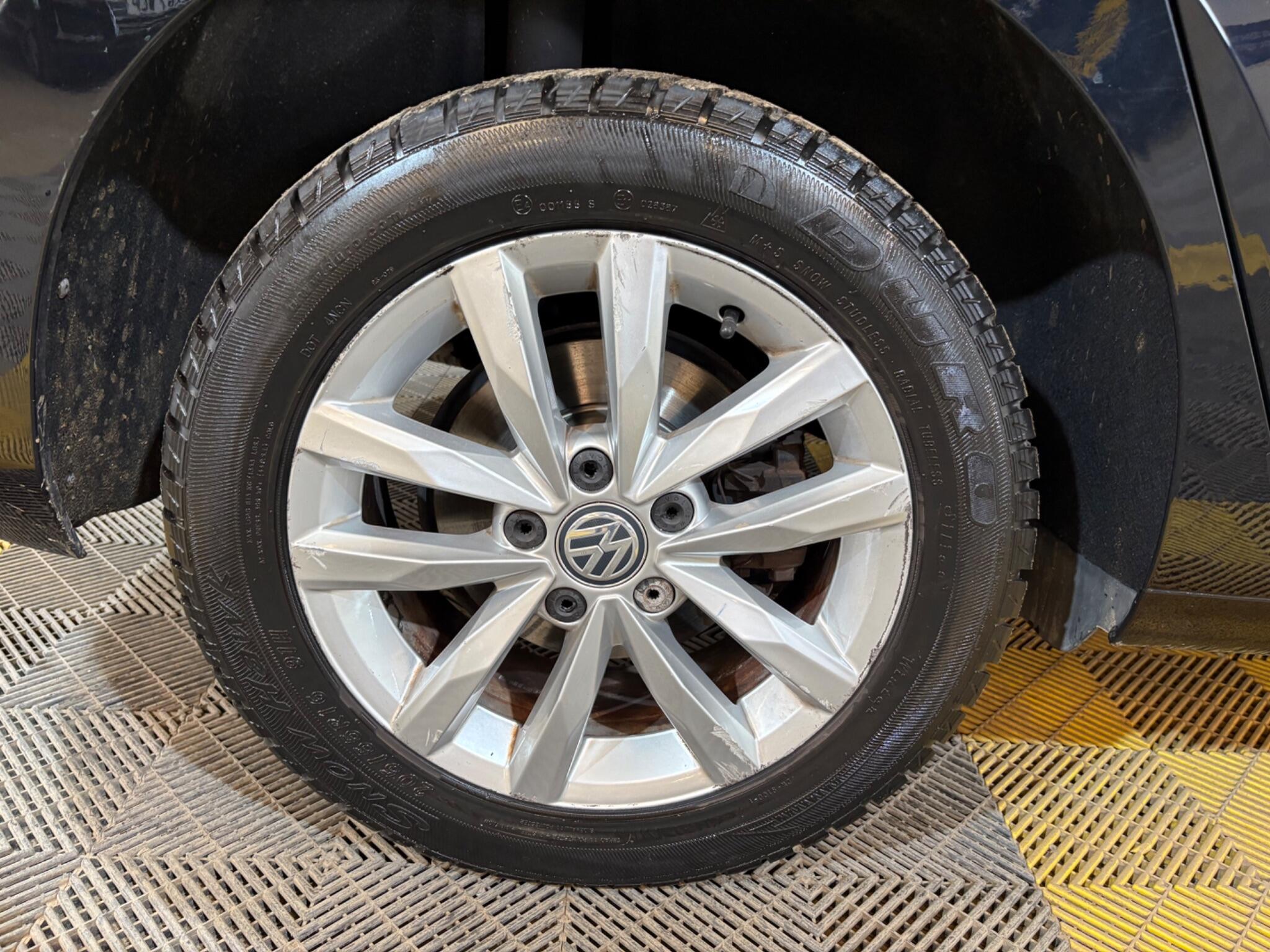 Volkswagen Touran view 21