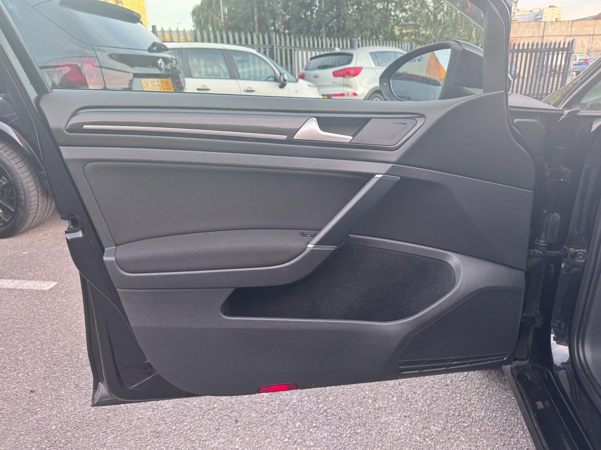 Volkswagen Golf view 26