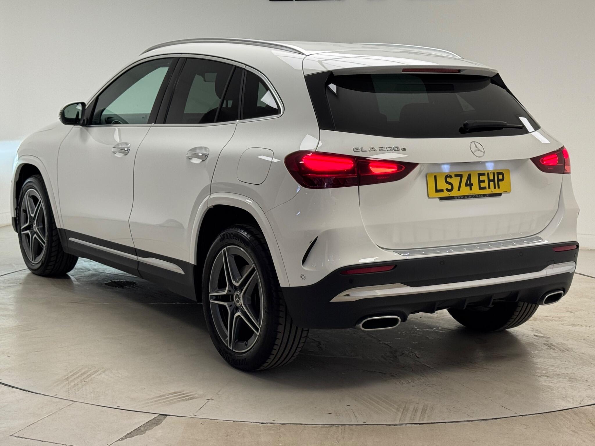Mercedes-Benz Gla view 4