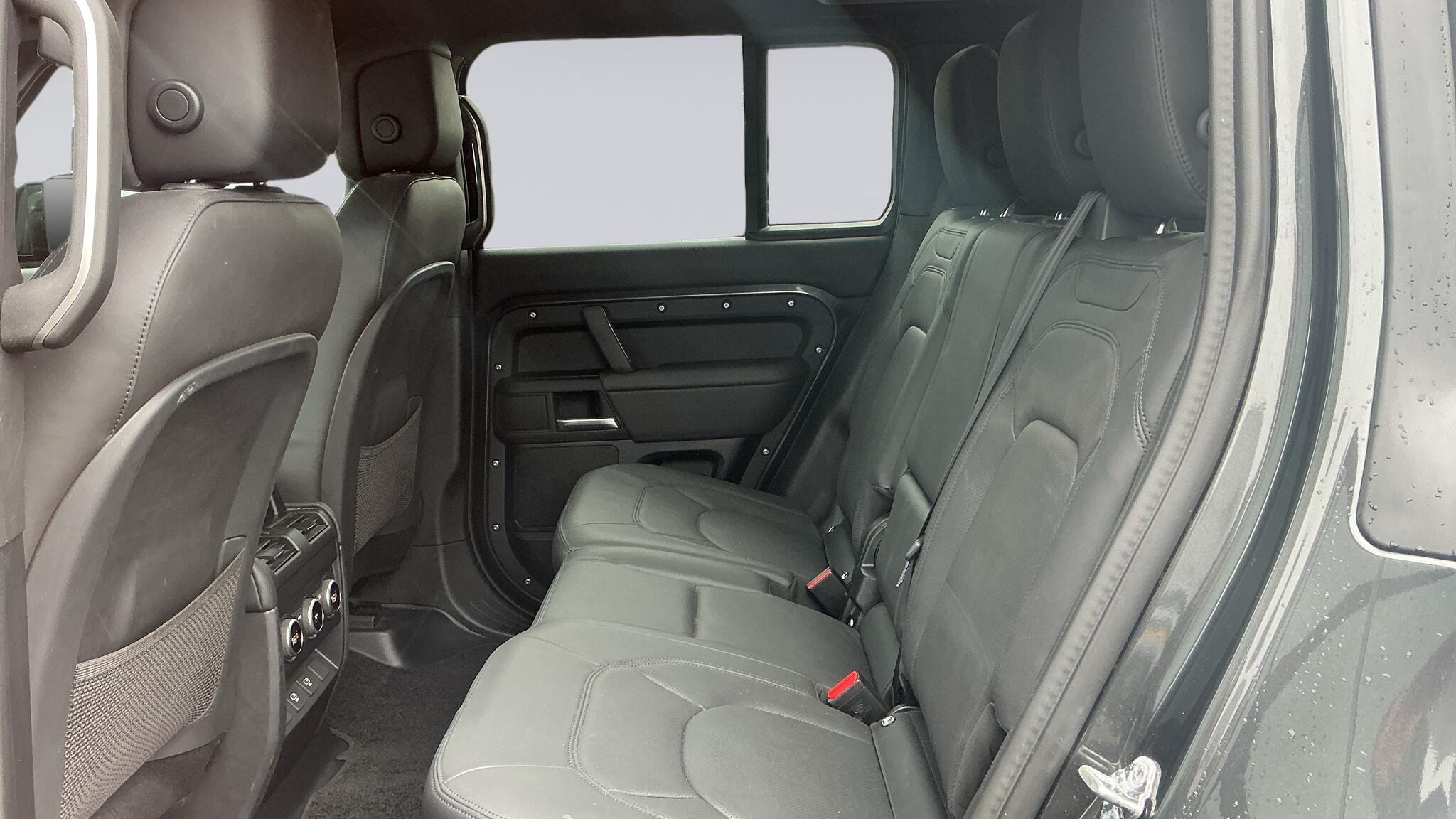 Land Rover Defender view 4