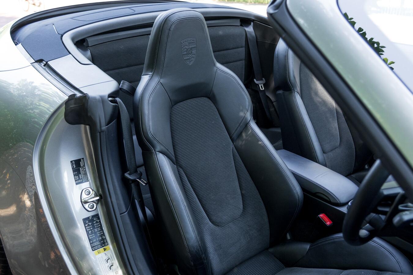 Porsche 911 view 28