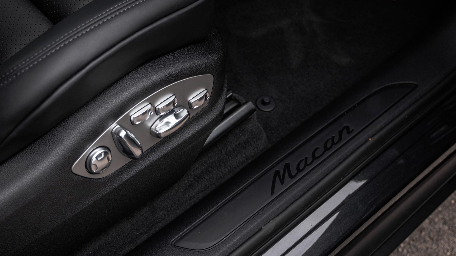Porsche Macan view 35