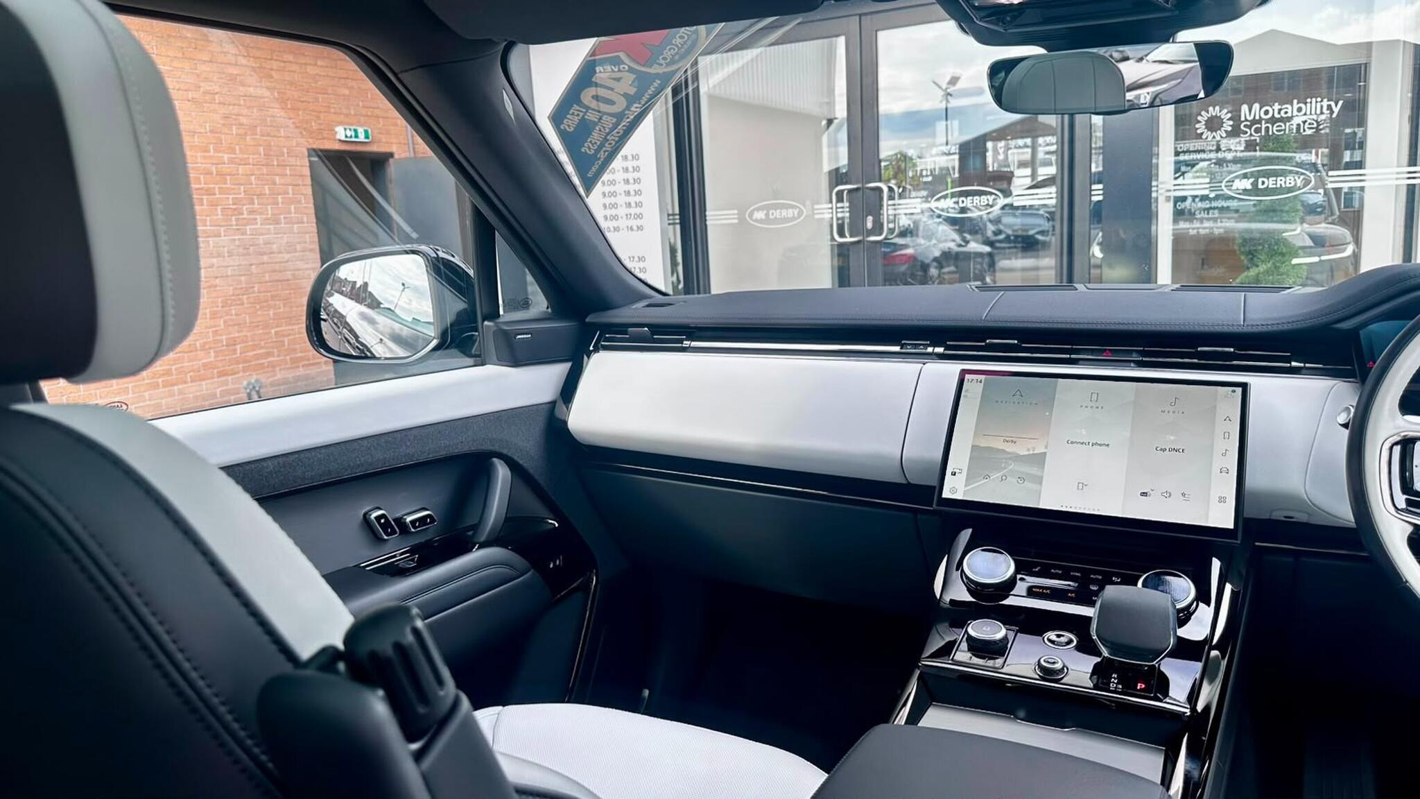 Land Rover Range Rover view 30
