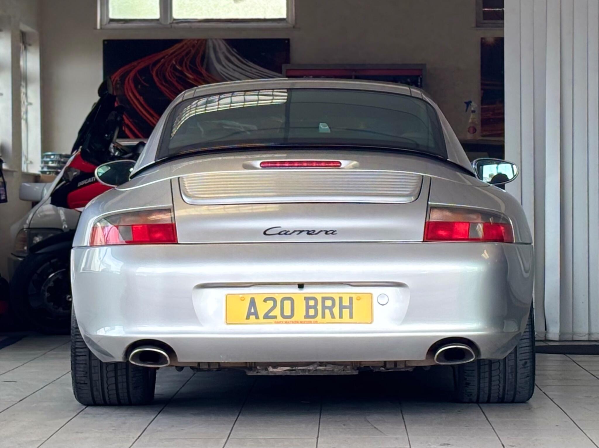 Porsche 911 view 13
