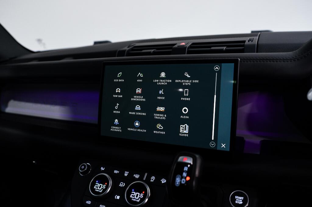 Land Rover Defender view 24