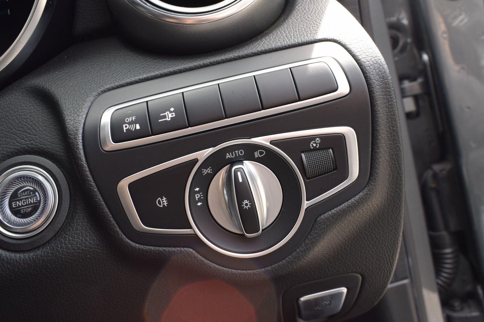 Mercedes-Benz C-Class view 17