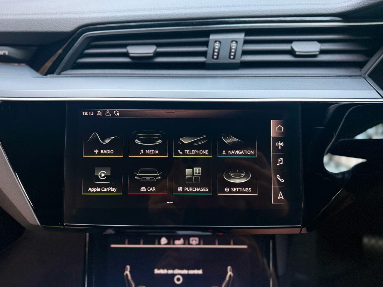 Audi e-tron view 23