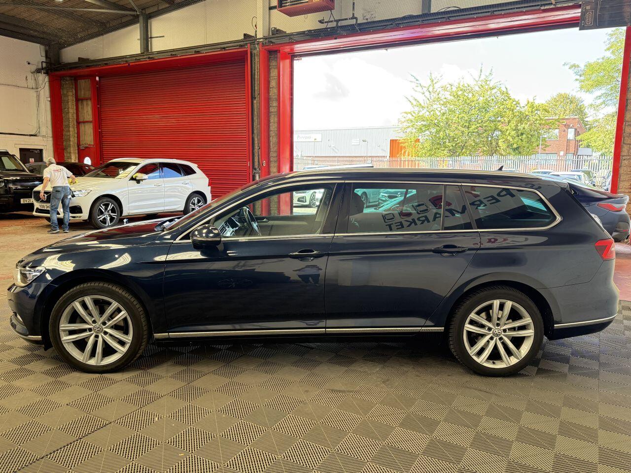 Volkswagen Passat view 6