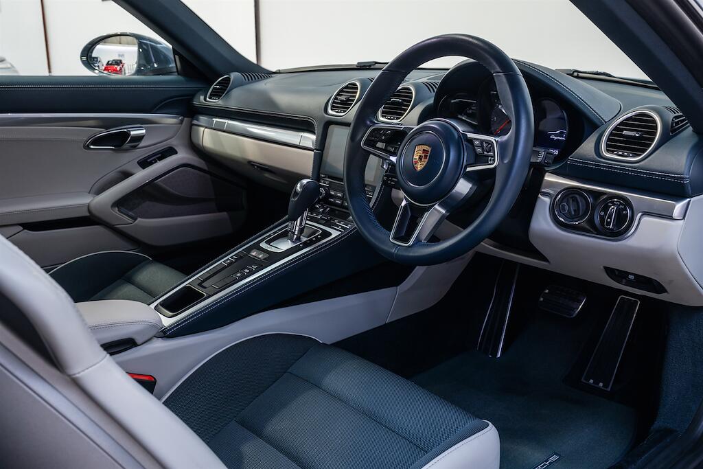 Porsche Cayman view 8