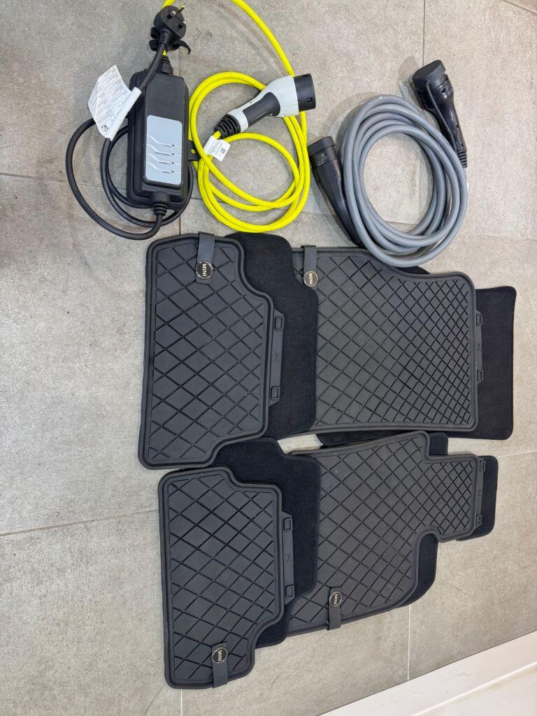 Mini Electric Hatch view 22