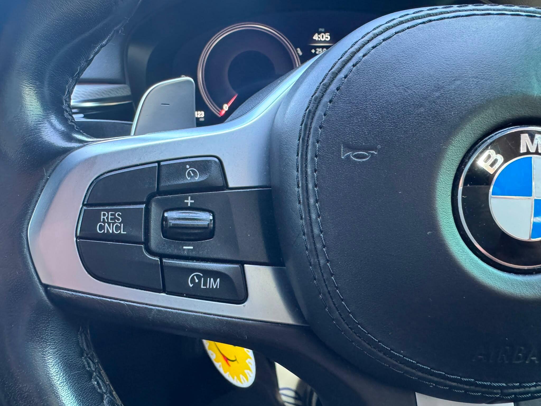 BMW 5 Series view 22