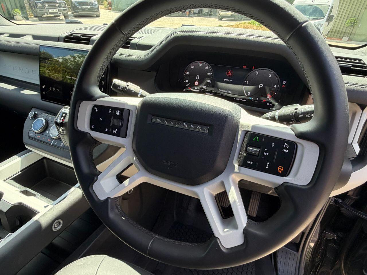 Land Rover Defender 90 view 34